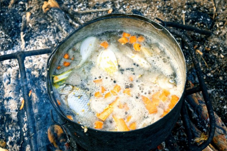 Уха из воблы на костре