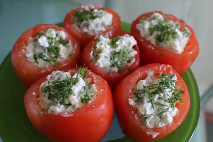 Фаршированные помидоры с фетой