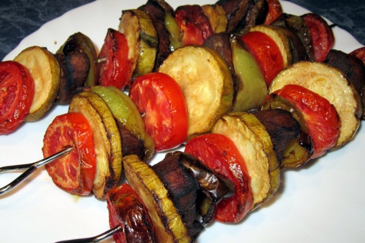 Шашлык из кабачков на мангале