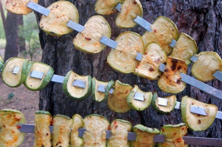 Кабачки в соусе на мангале