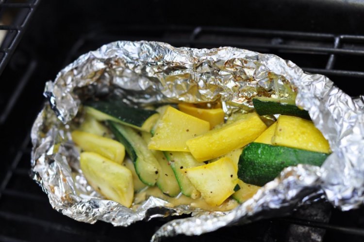 Кабачки в фольге на мангале