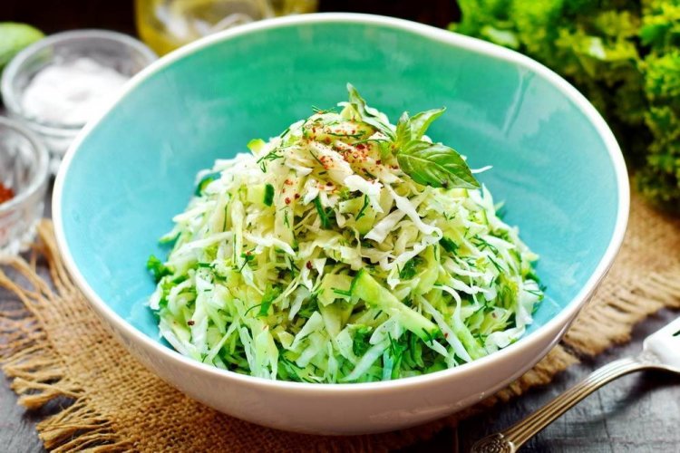 Салат с капустой и сельдереем