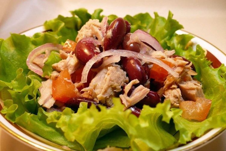 Салат с тунцом и фасолью