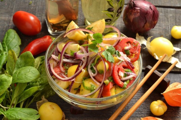 Салат из физалиса и помидоров