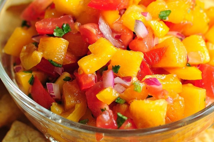 Сальса с персиками для пикника