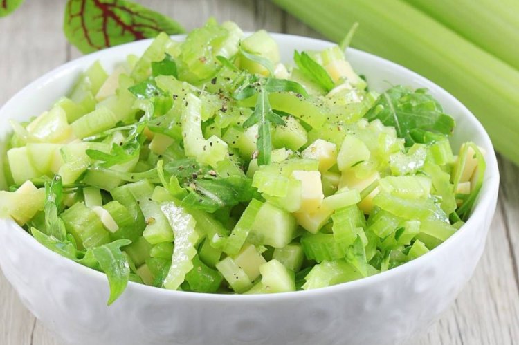 Салат из сельдерея с мятой