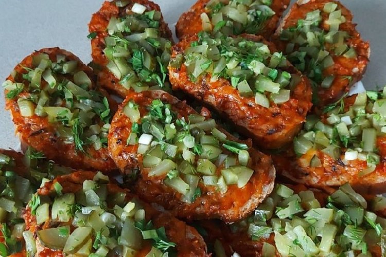 Бутерброды с килькой в томате