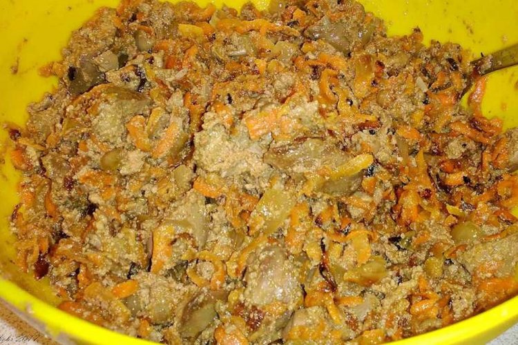 Начинка с жареной печенью, луком и морковью