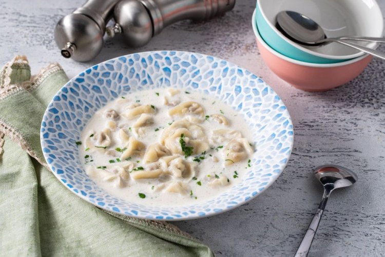 Чучвара с айраном и зеленью