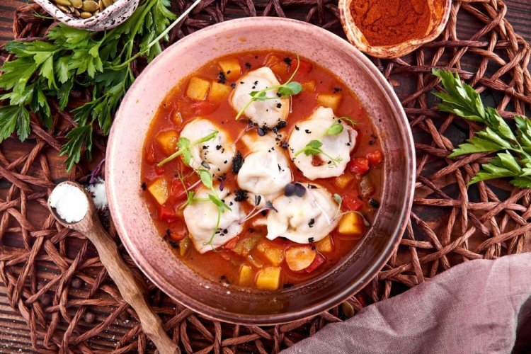 Чучвара в бульоне с овощами