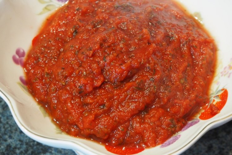 Соус из томатной пасты для курицы