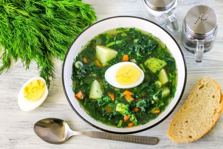 Суп из крапивы и овощей с яйцом