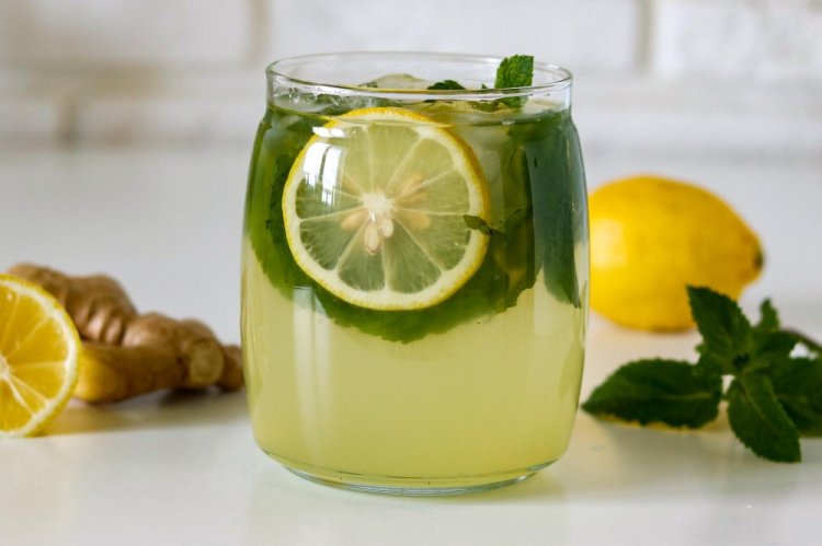 Дачный лимонад с мелиссой