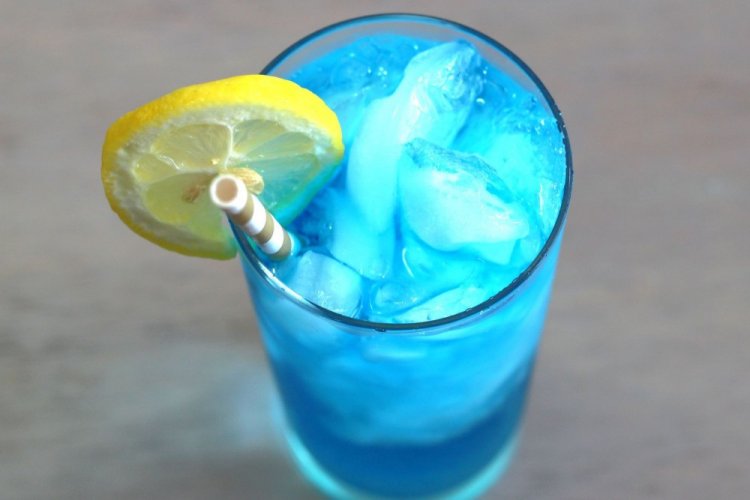 Секс на пляже с Блю Кюрасао и спрайтом