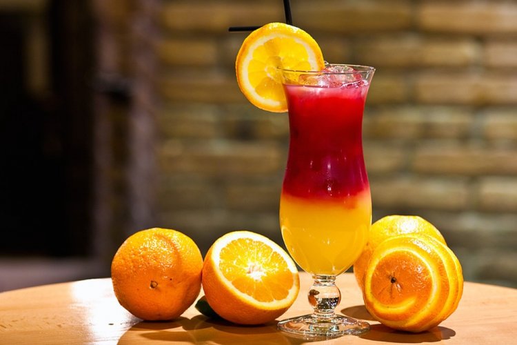 Секс на пляже с дынным ликером