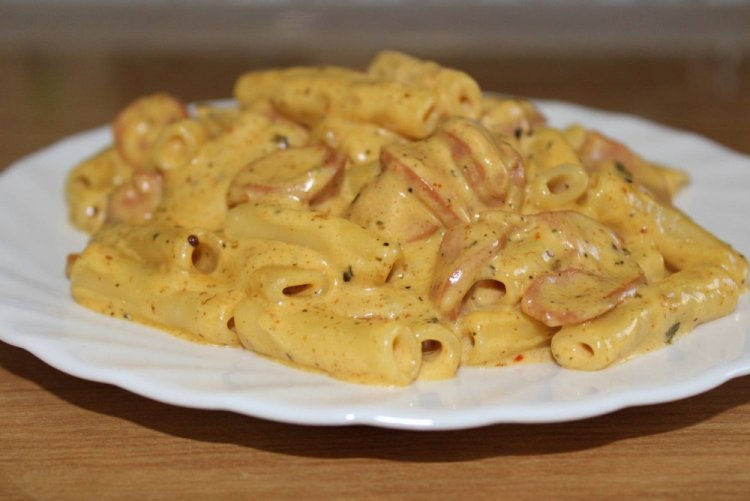 Макароны с сосисками в горчичном соусе