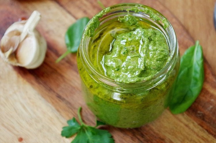 Зеленый соус из щавеля