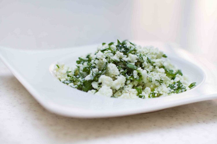 Салат с творогом и щавелем