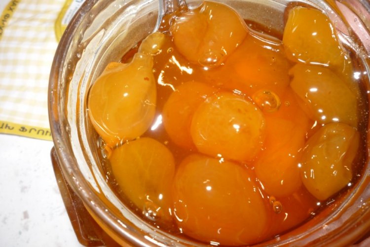 Варенье из желтой сливы с косточками