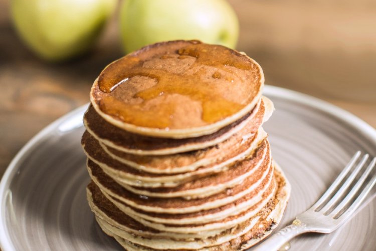 Панкейки на кефире с яблоком