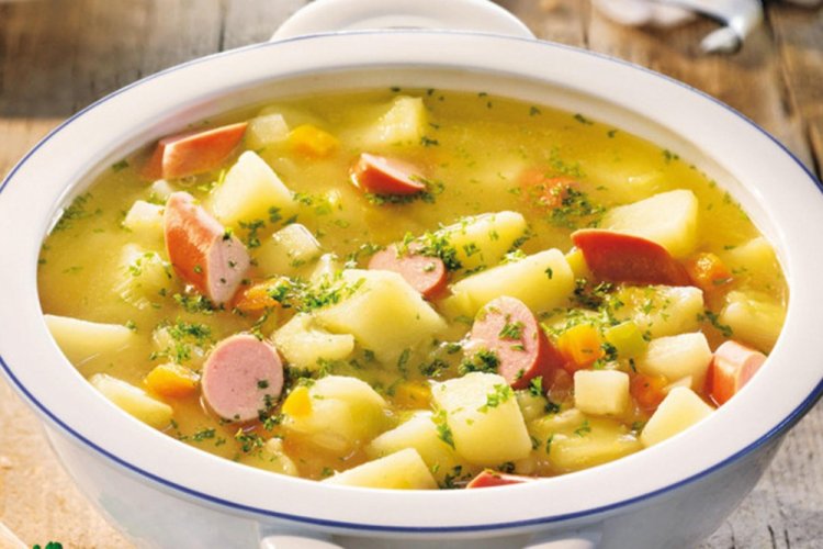 Суп с сосисками и картошкой