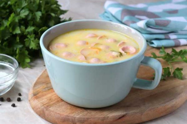 Суп с сосисками и плавленым сыром