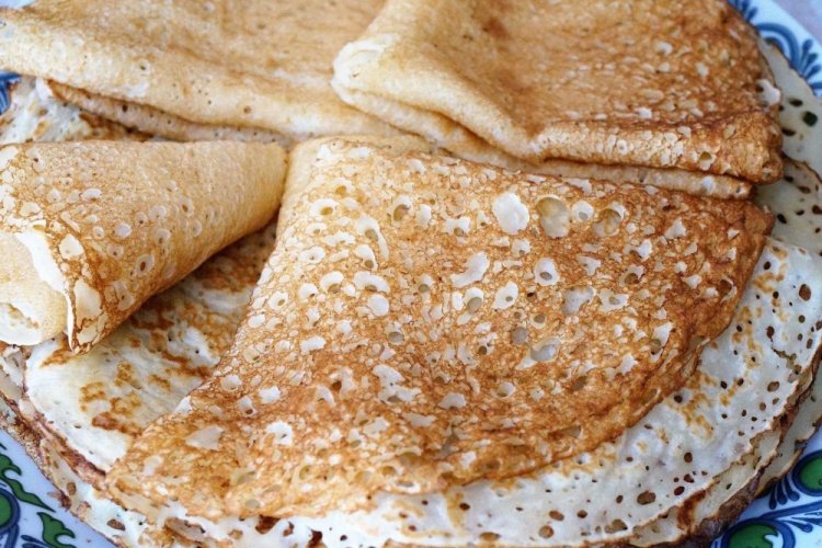 Дрожжевые блины на кипятке