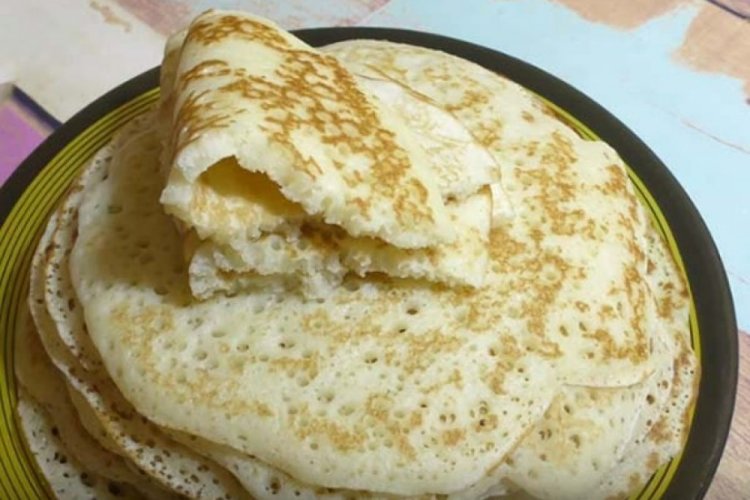 Дрожжевые блины с манкой