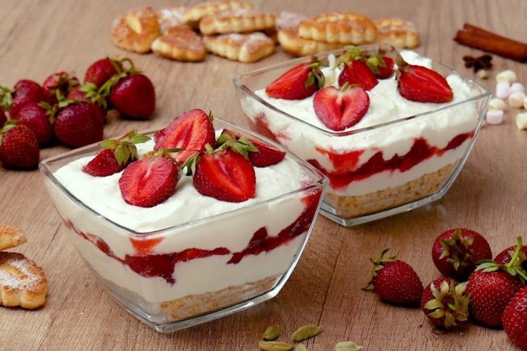 Творожный десерт с клубникой