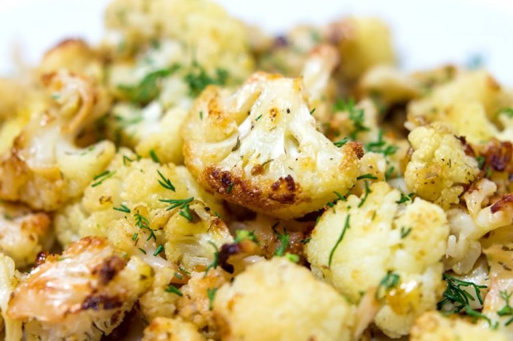 Цветная капуста с орехами в духовке