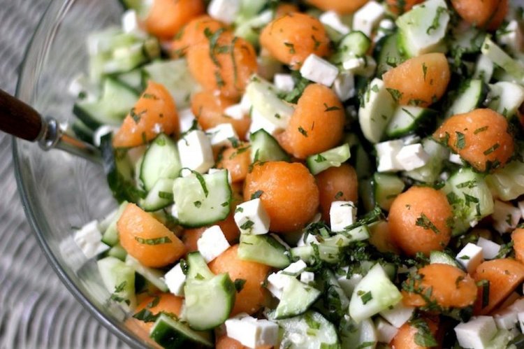 Салат с дыней и фетой