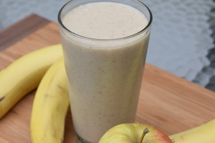 Смузи с яблоком и творогом