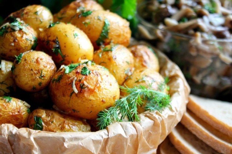 Молодая картошка в духовке