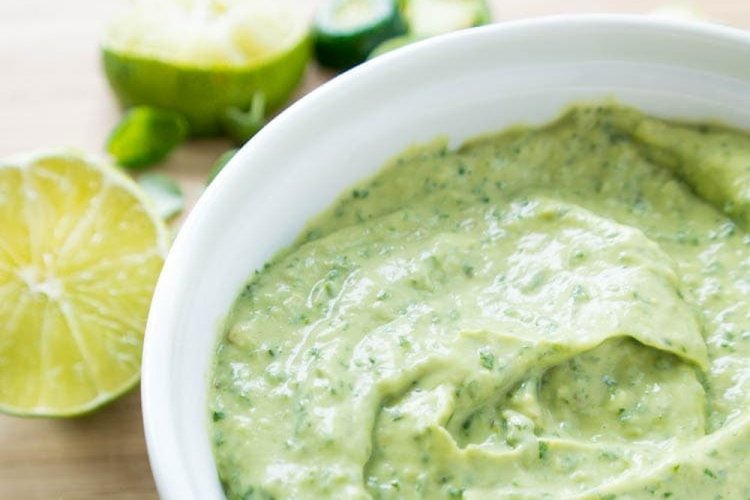 Сметанно-майонезный соус с песто