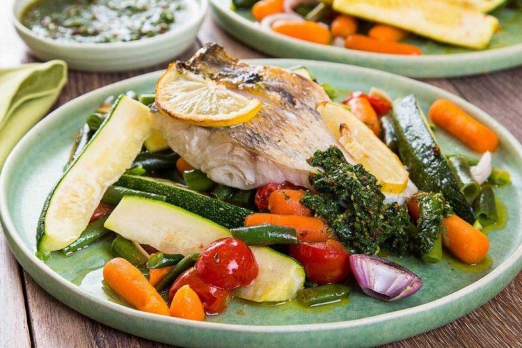 Лещ с овощами в рукаве