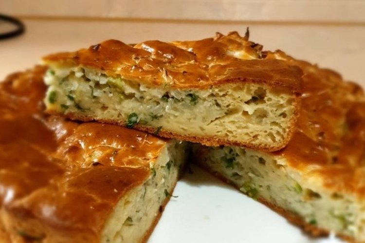 Заливной пирог на сметане с капустой