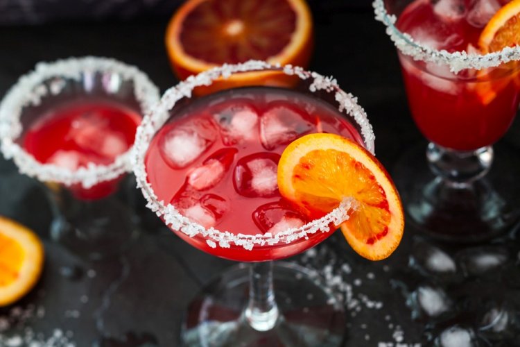 Коктейль из текилы с клубничным ликером