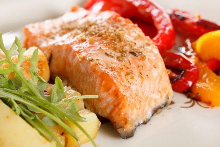 Кета с зеленью в духовке