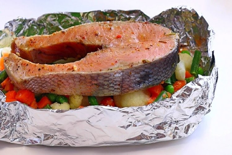 Запеченная кета с овощами в духовке