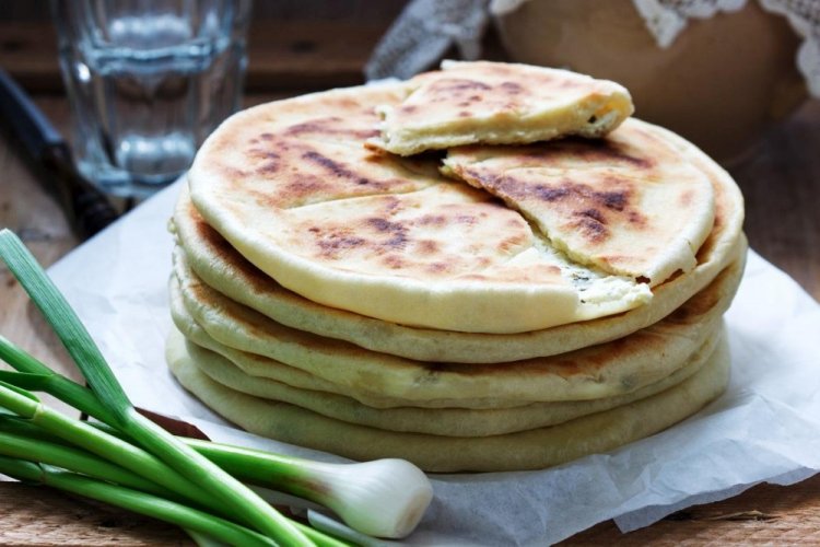 Лепешки на воде с брынзой
