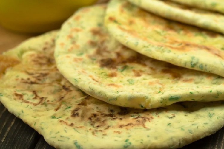 Лепешки на воде с зеленью