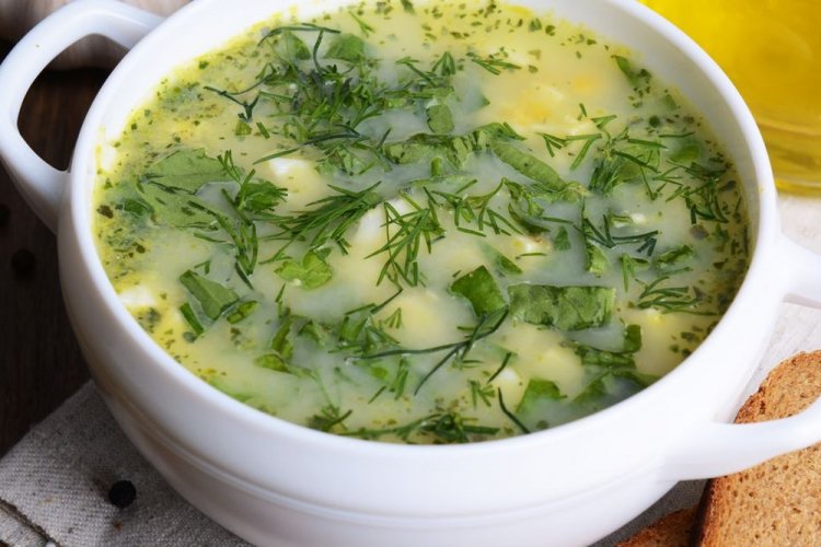 Суп с копченой курицей и шпинатом