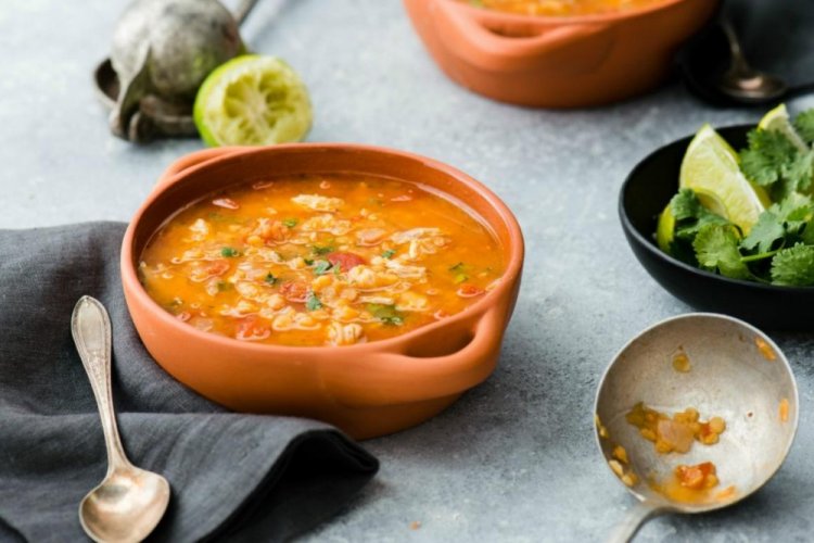 Суп с копченой курицей и чечевицей