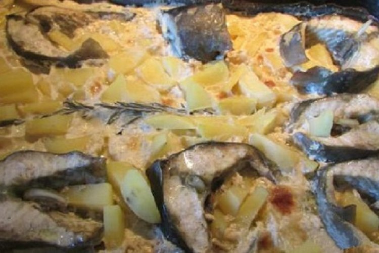 Стерлядь в сливочном соусе в духовке