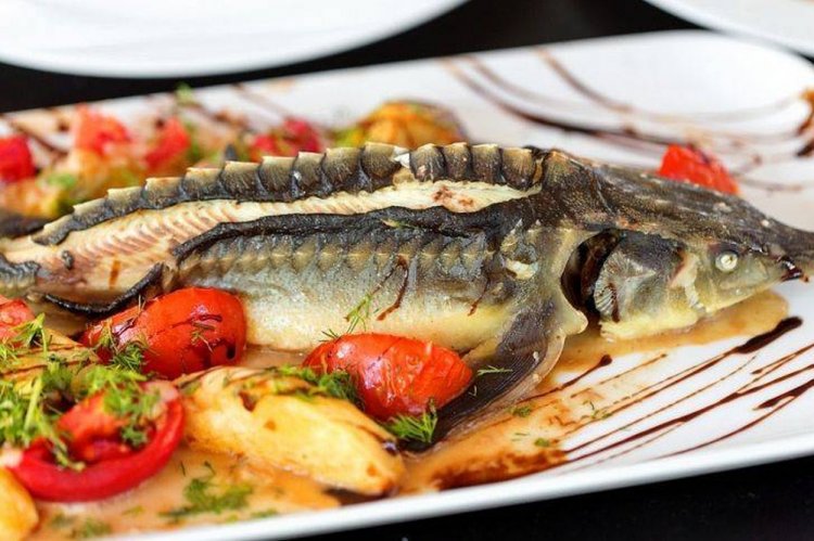 Стерлядь с овощами в духовке