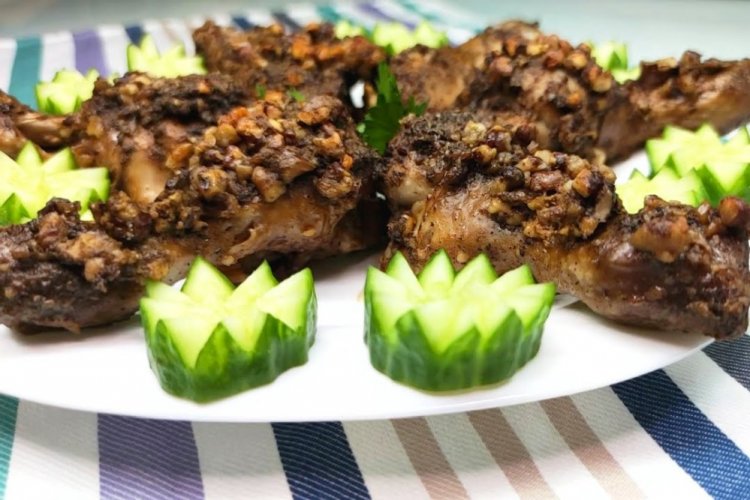 Куриные ножки с орехами в мультиварке