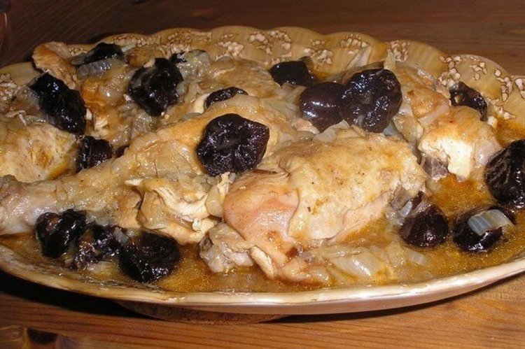 Куриные ножки с черносливом в мультиварке