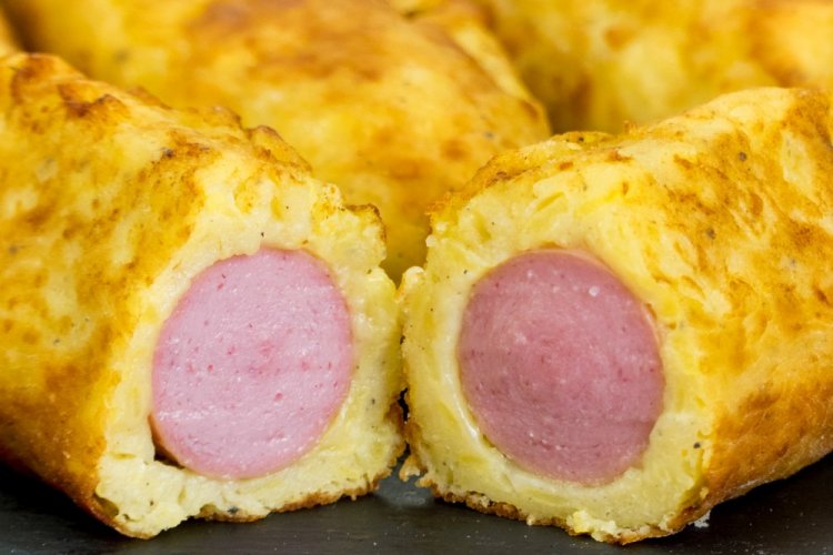 Сосиски с сыром в картофельном тесте