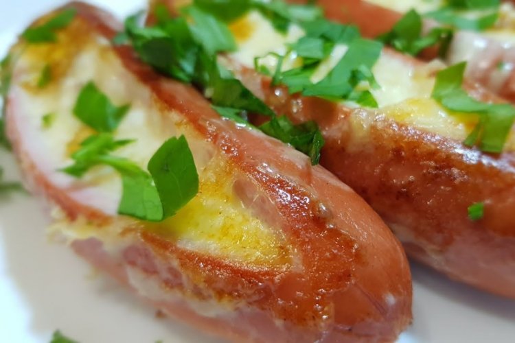 Сосиски с сыром, майонезом и горчицей в духовке