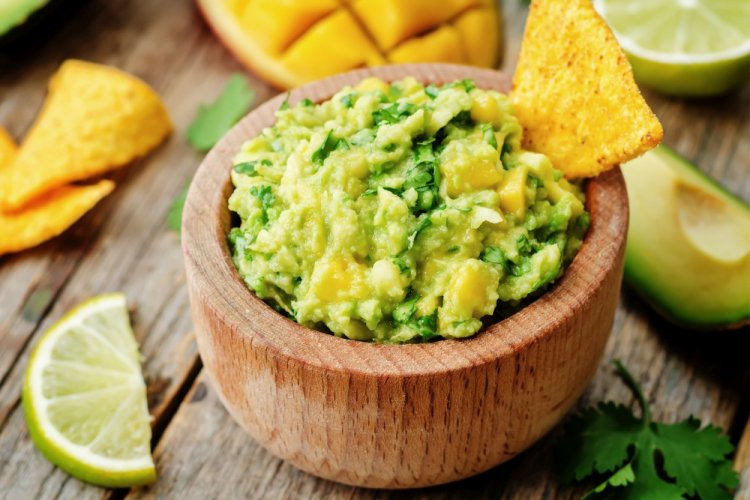Паста из авокадо и манго